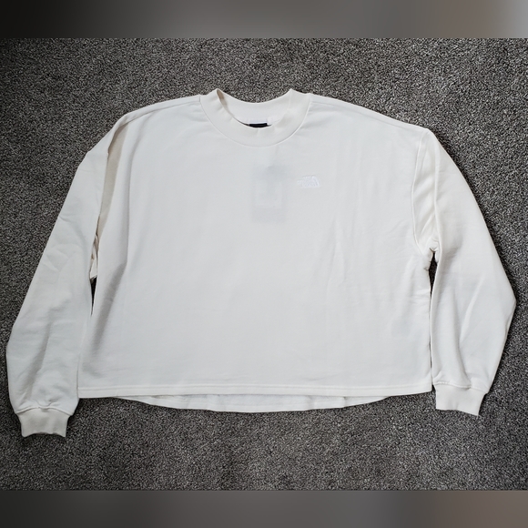 The North Face Women’s Simple Logo Crew - Picture 3 of 12